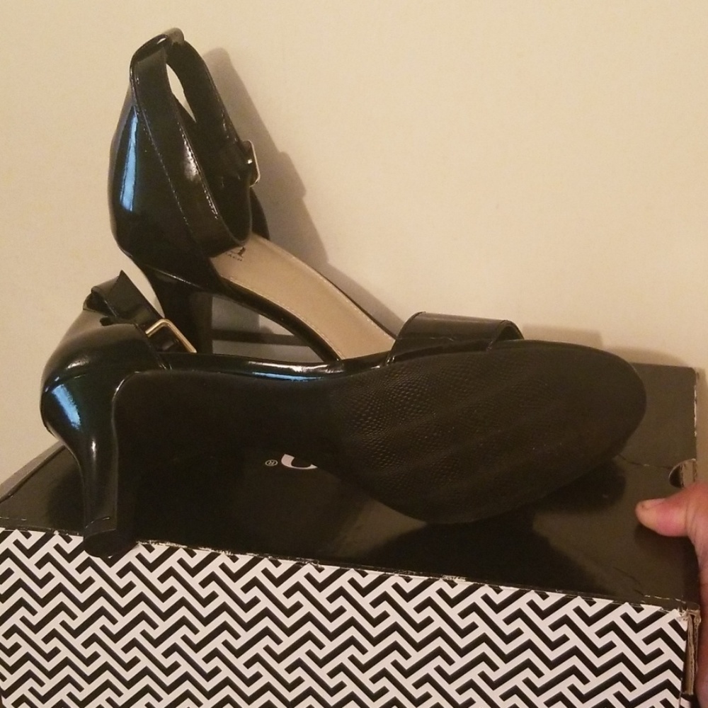 Shoes - Picture 2 of 3